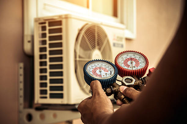 Professional Hvac technician working in Rockford, OH